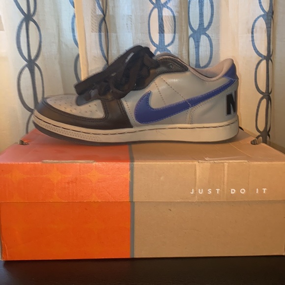 Nike Sneakers - Picture 5 of 6